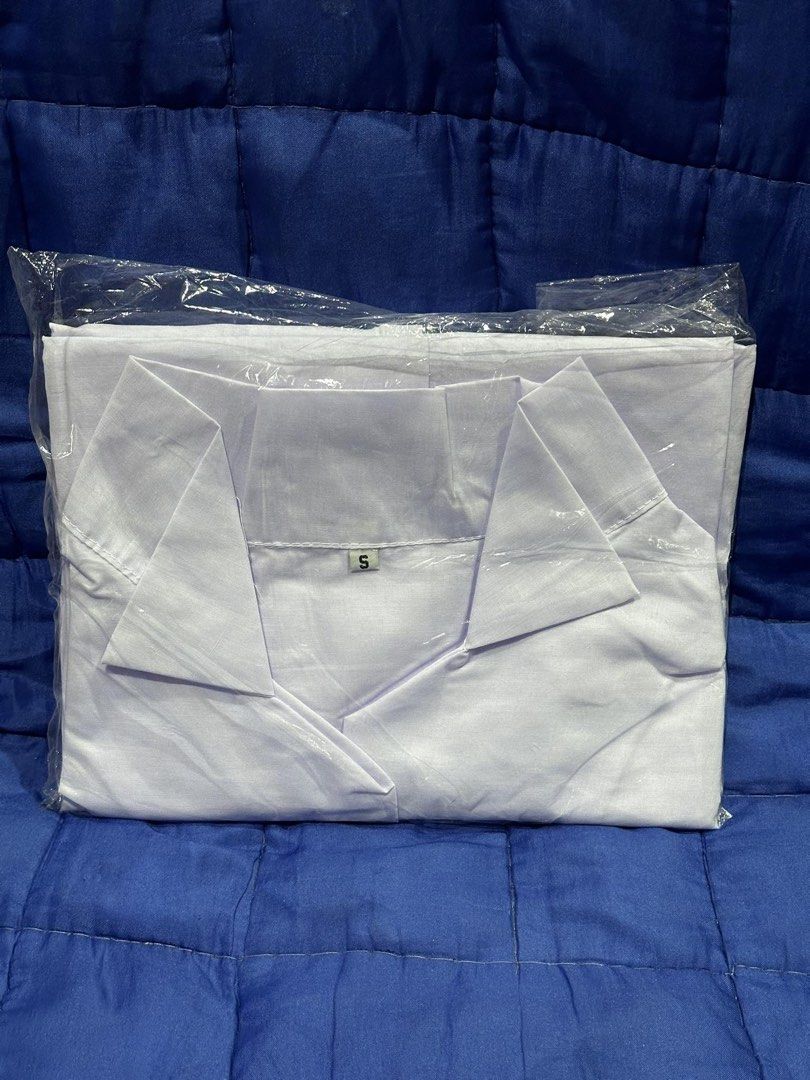 Labgown / laboratory gown (Category: Medical Supplies & Tools) located in Manila. Submitted by rheata225 (Listing ID 1467334246, Image 1). Description: .