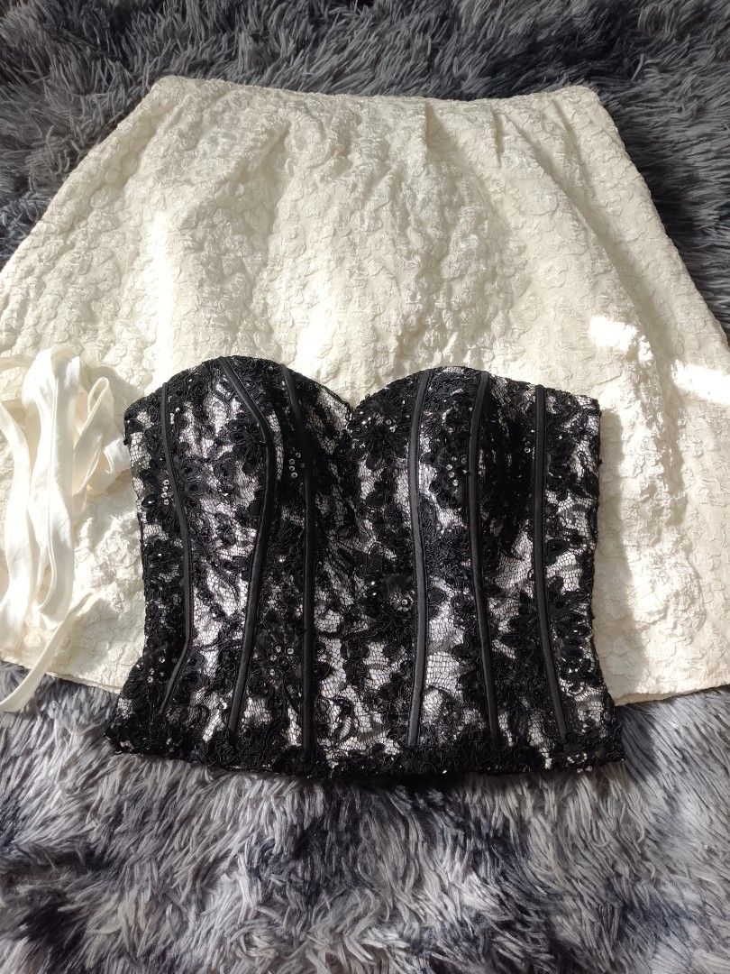 Lace Corset Top (Category: Sleeveless) located in Bacoor. Submitted by declutterbyb_69 (Listing ID 1467286150, Image 1). Description: .