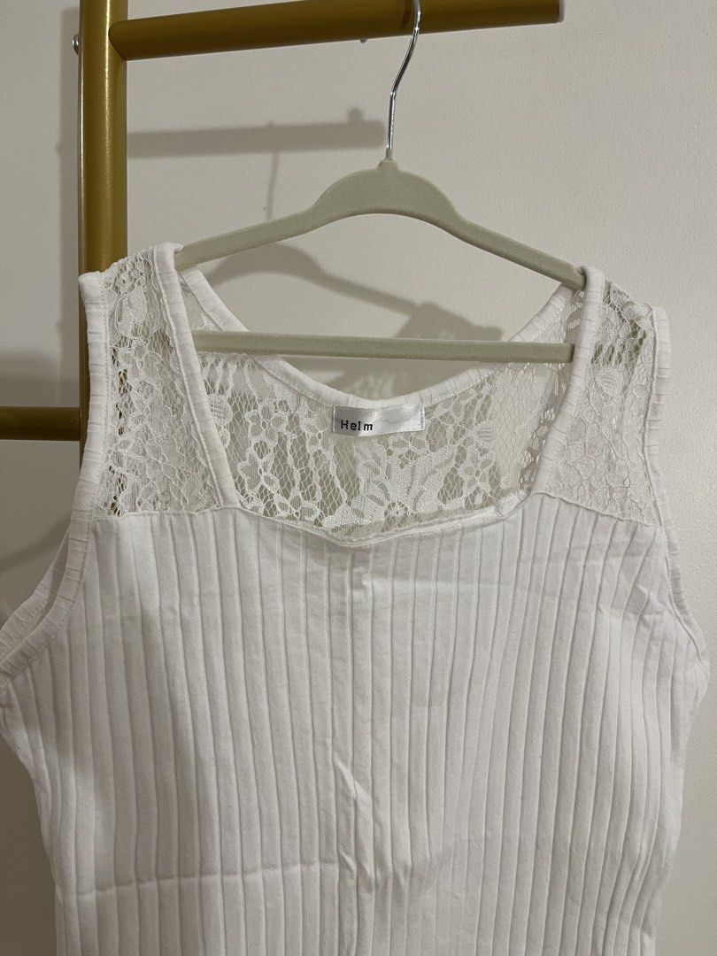 Lace Sleeveless Top (Category: Sleeveless) located in Manila. Submitted by xxx0727 (Listing ID 1467277104, Image 3). Description: - Medium to Large Size - From Japan.