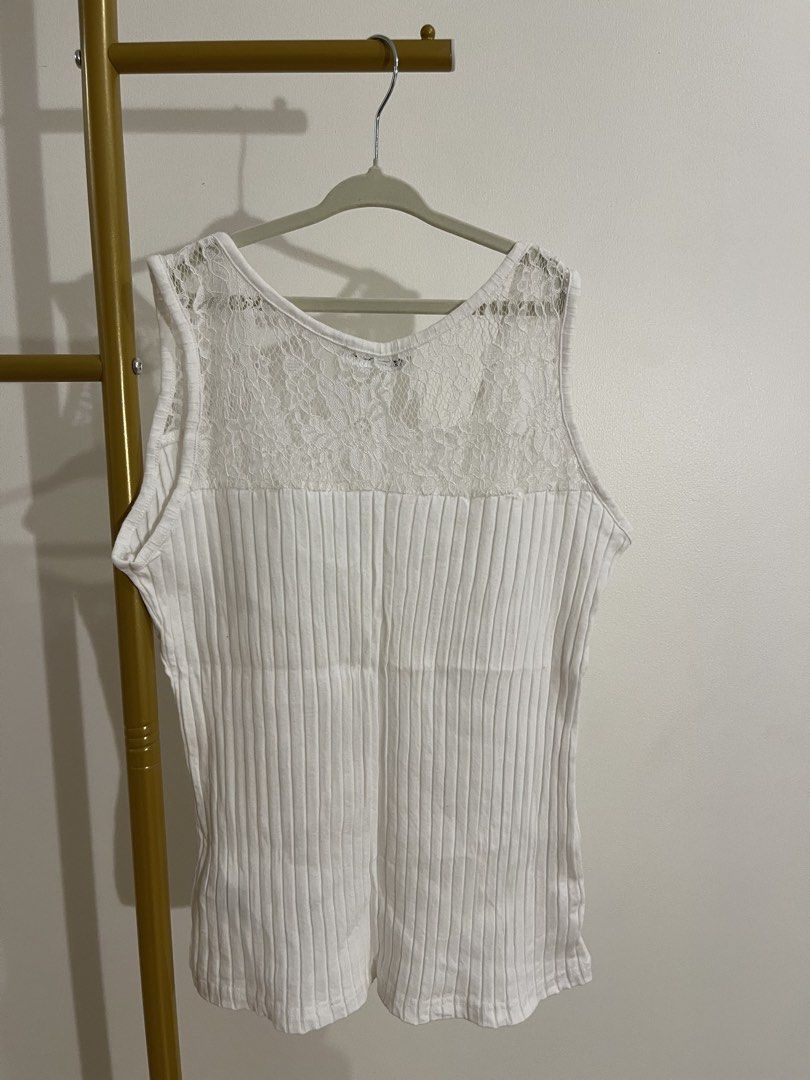 Lace Sleeveless Top (Category: Sleeveless) located in Manila. Submitted by xxx0727 (Listing ID 1467277104, Image 2). Description: - Medium to Large Size - From Japan.