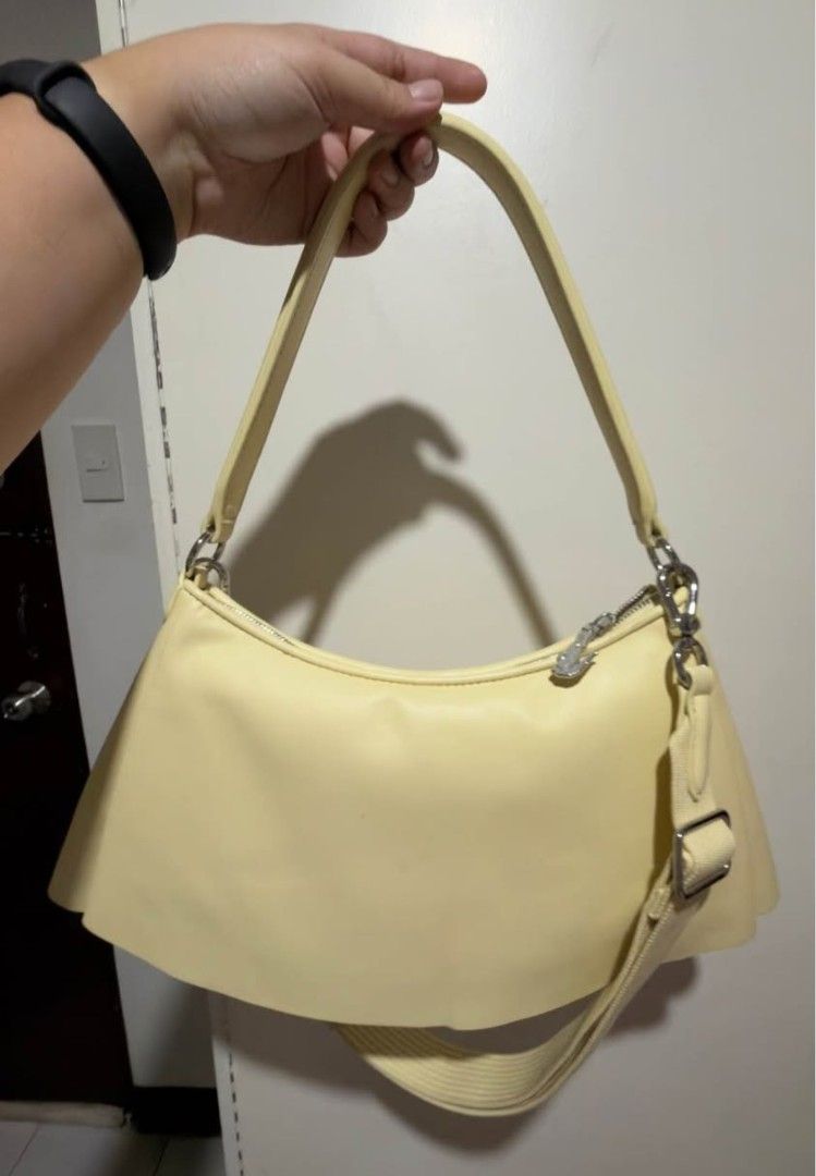 Lacoste Runway Lenglen Leather Bag (Category: Luxury Bags & Wallets) located in Manila. Submitted by jehnaubrey16 (Listing ID 1467205366, Image 2). Description: Lacoste Runway Lenglen Leather Bag 👜 💚 Good as New! Barely used and still in excellent condition. RFS: Not using it anymore — eyeing something else hehe! 👀✨ 💰 Price: ₱14,000 (negotiable).