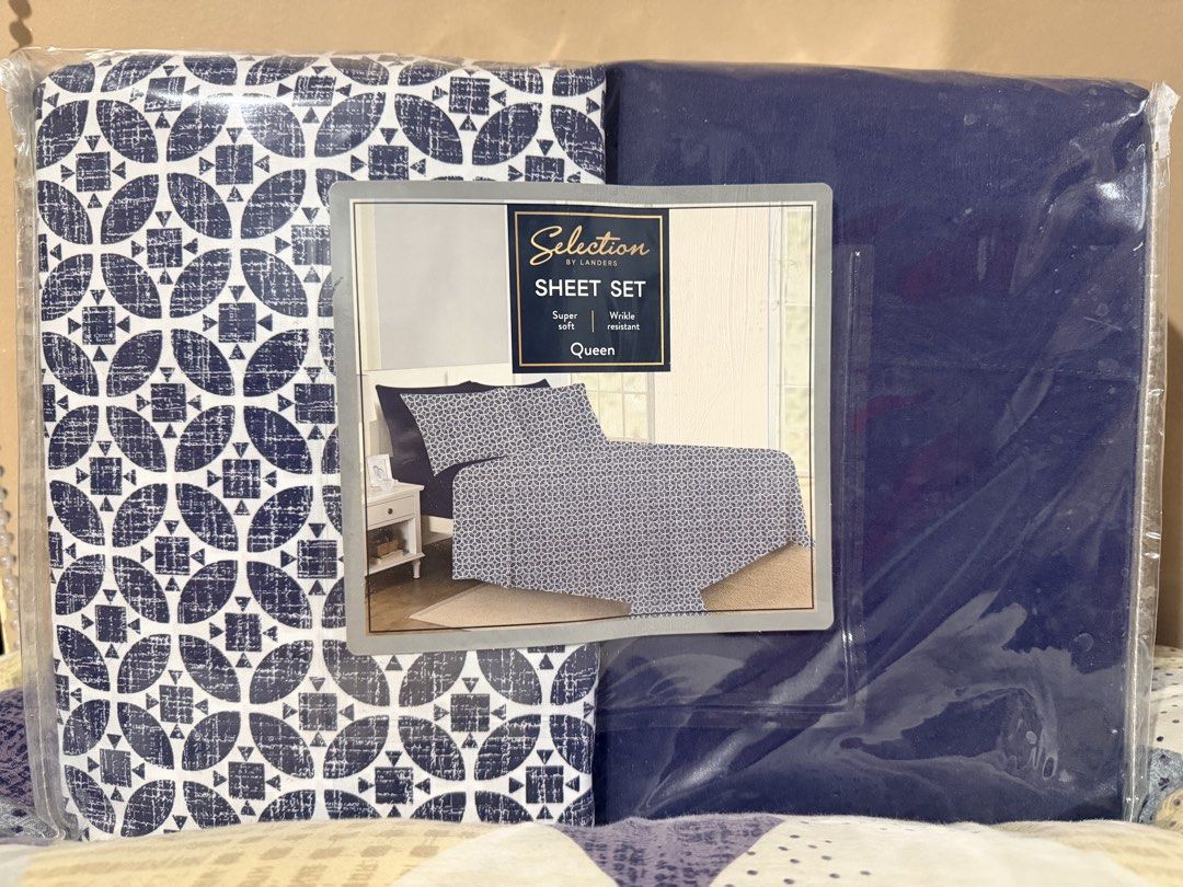 LANDERS selection beddings set (Category: Bedding & Towels) located in General Trias. Submitted by trendz_fazhion (Listing ID 1467181274, Image 1). Description: new original Lander store bought 4 pillow case 2 bedsheet 2 flatsheet for Queen size .