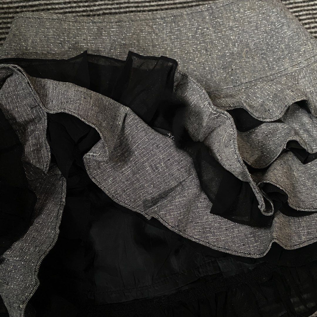 layered ruffle skirt 🎹 (Category: Skirts) located in Manila. Submitted by fluttershart (Listing ID 1467236677, Image 2). Description: size: 35cm (wl) , 33cm l high qua zipper lock .