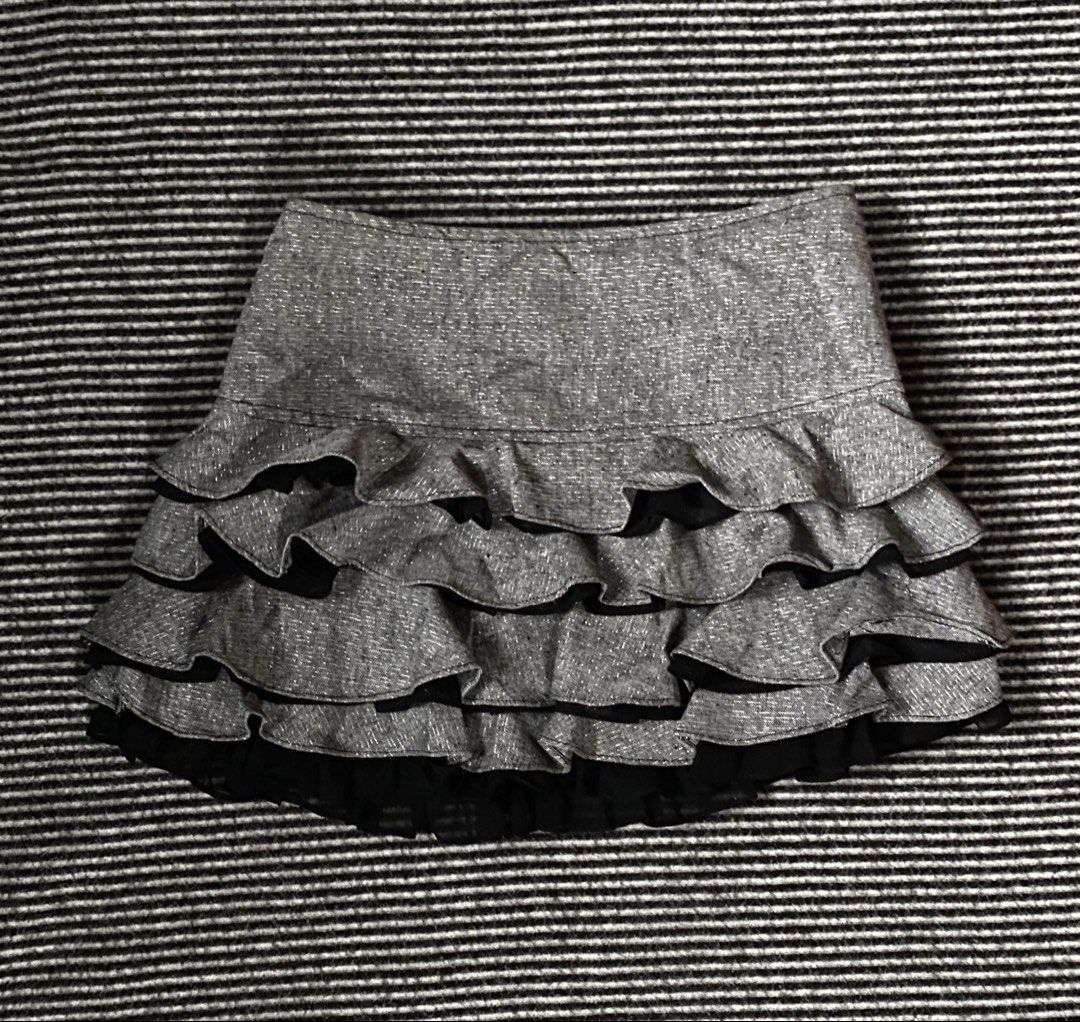 layered ruffle skirt 🎹 (Category: Skirts) located in Manila. Submitted by fluttershart (Listing ID 1467236677, Image 1). Description: size: 35cm (wl) , 33cm l high qua zipper lock .