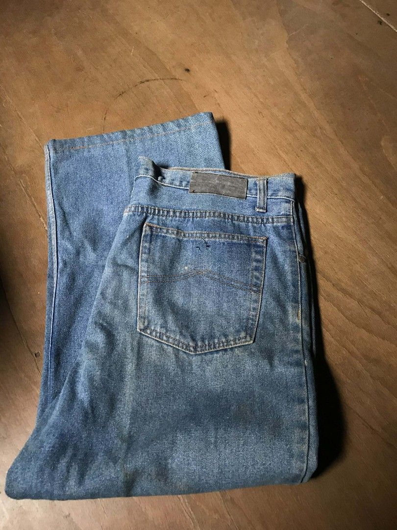 Le jeande pants (Category: Jeans) located in Manila. Submitted by thriftnicarl.3 (Listing ID 1467322157, Image 3). Description: waist - 38 length - 37.6 thigh - 12.3 leg opening - 10.5 price - 199 Freeship via jnt.