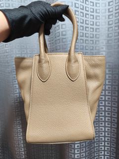 (Category: ) located in . Submitted by queenlyne_vintage_rare_finds (Listing ID 1467197545, Image 1). Description: .