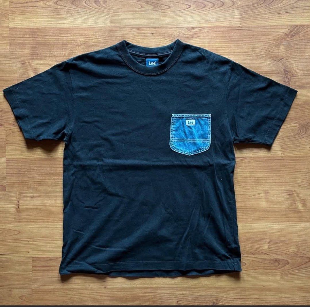 Lee Black T-Shirt (Category: Tshirts & Polo Shirts ) located in Rizal. Submitted by timelessfinds89_ (Listing ID 1467307111, Image 1). Description: - Brand: Lee - Color: Classic Black - Size: Medium (Regular Fit) - Material: 100% Premium Cotton - Features: Contrast denim chest pocket with small Lee logo tag - Authenticity: Includes Japanese license tag inside - Condition: Brand new / Great staple piece for casual wear ITEM NAME : Lee pocket tee C