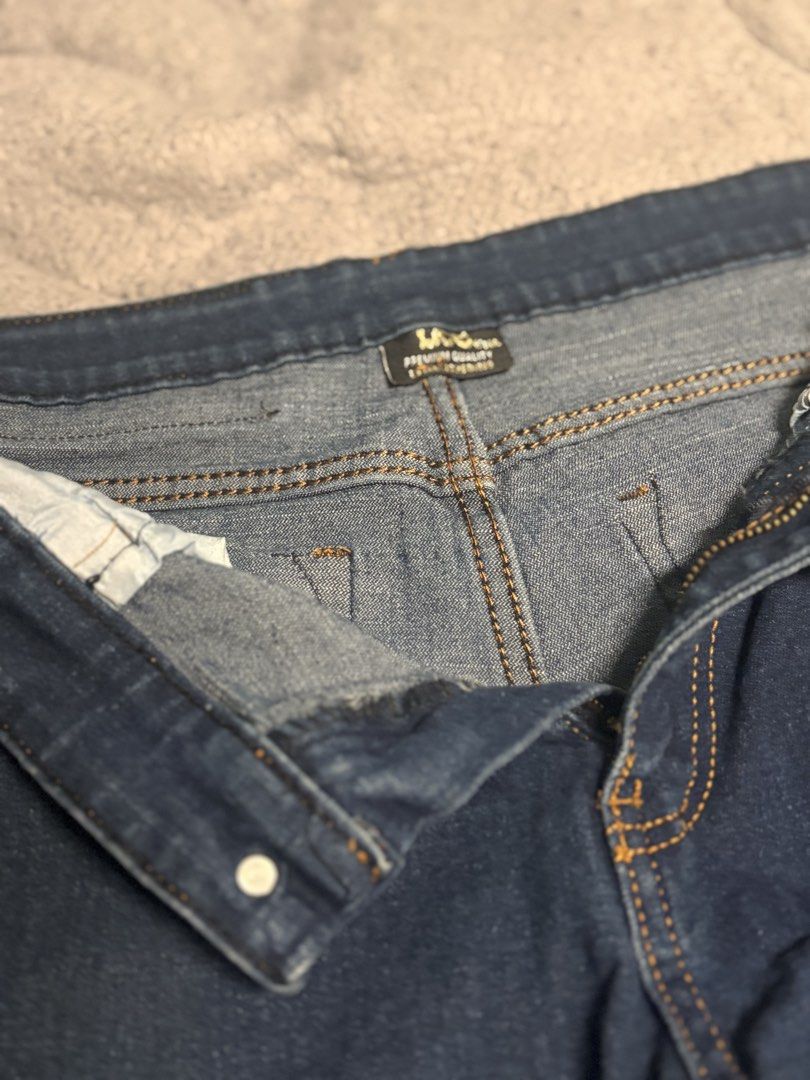 Lee Denim Jeans Dark Blue (Category: Jeans) located in Manila. Submitted by touchbytat89202 (Listing ID 1467324831, Image 2). Description: - Brand: Lee - Color: Dark blue denim - Fit: Regular fit (29) - Closure: Button fly - Condition: Standard wash throughout - Mode of Payment: GCash .