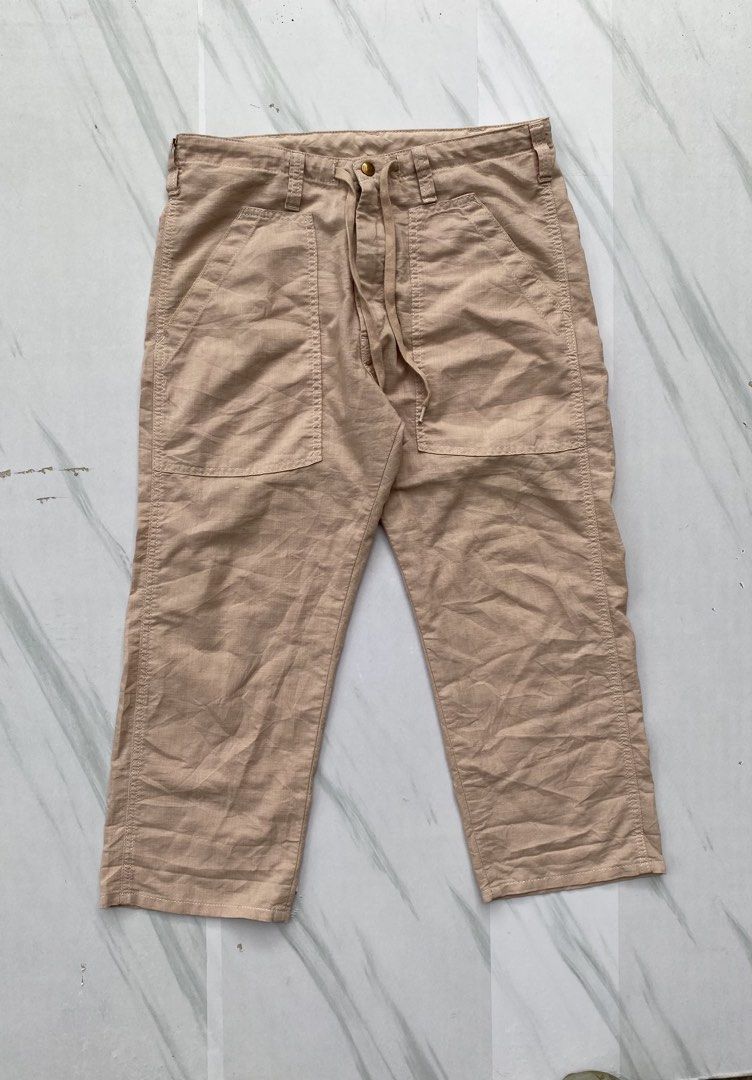 Lee Dungaree Easy Baker Cropped Pants LM5922 (Category: Trousers) located in Zamboanga. Submitted by ak.hunt (Listing ID 1467233301, Image 1). Description: -size 30 Measurements Waist 32 Length: 33 Inseam: 23 Rise:11 Thigh 12 Leg Opening 8 Condition: excellent Price: Pm.