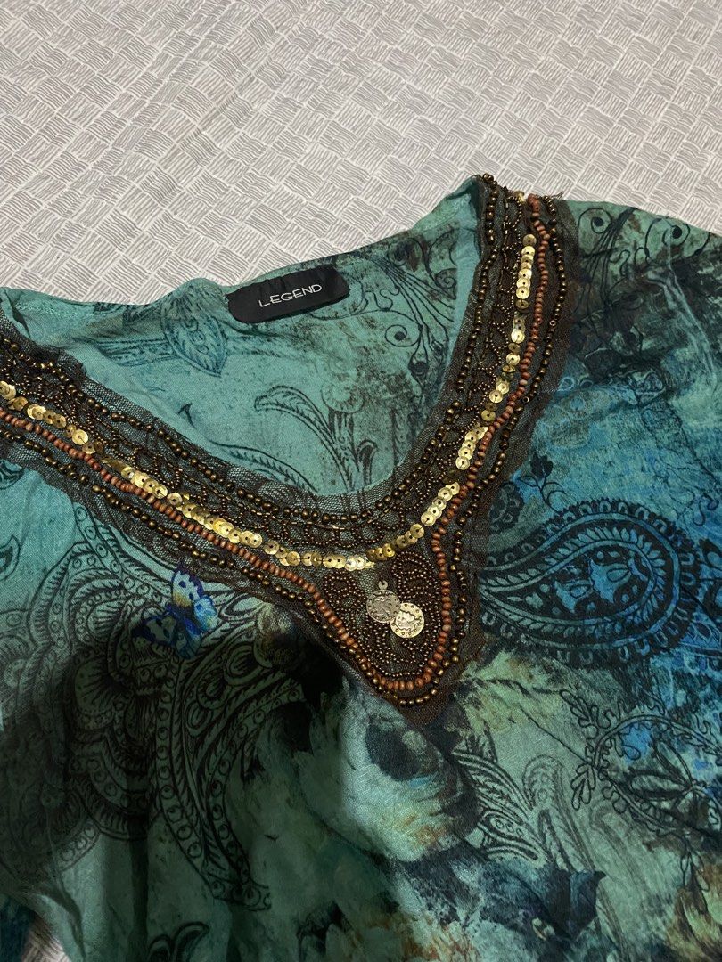 Legend asymmetrical handkerchief top (Category: Longsleeves) located in Mandaue City. Submitted by secondrevive.ph (Listing ID 1467309544, Image 2). Description: No issue Excellent 10/10 color rate medium 450+sf.