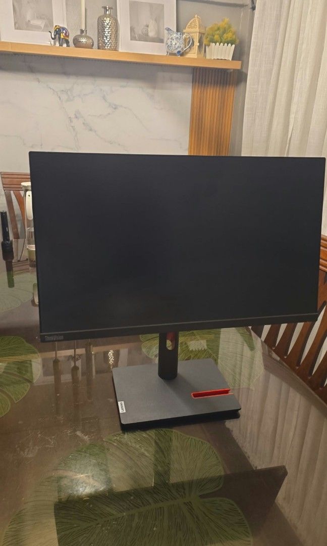 Lenovo ThinkVision T24i-30 (Category: Desktops) located in Las Pinas. Submitted by southerncloset (Listing ID 1467301026, Image 1). Description: .