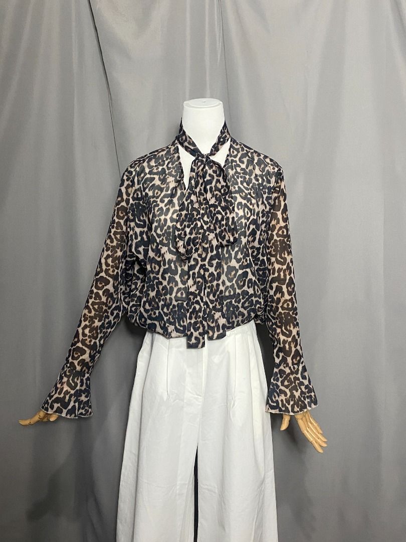 Leopard long sleeves with self tie bow top (Category: Longsleeves) located in Las Pinas. Submitted by ipickyou (Listing ID 1467336169, Image 2). Description: Unwashed Condition: 10/10 𝗠𝗲𝗮𝘀𝘂𝗿𝗲𝗺𝗲𝗻𝘁𝘀 𝘄𝗵𝗲𝗻 𝗹𝗮𝗶𝗱 𝗳𝗹𝗮𝘁: -Shoulder to shoulder: 18” -Armpit to armpit: 22” -Length: 24” .