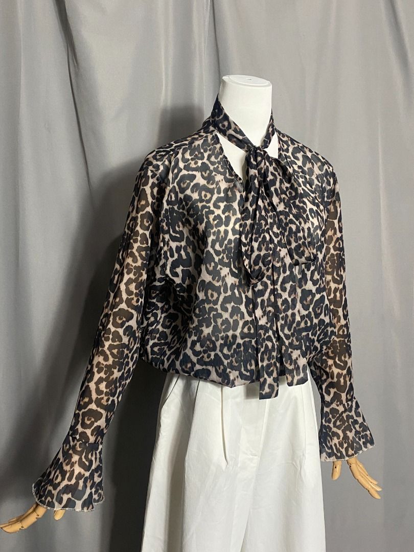Leopard long sleeves with self tie bow top (Category: Longsleeves) located in Las Pinas. Submitted by ipickyou (Listing ID 1467336169, Image 3). Description: Unwashed Condition: 10/10 𝗠𝗲𝗮𝘀𝘂𝗿𝗲𝗺𝗲𝗻𝘁𝘀 𝘄𝗵𝗲𝗻 𝗹𝗮𝗶𝗱 𝗳𝗹𝗮𝘁: -Shoulder to shoulder: 18” -Armpit to armpit: 22” -Length: 24” .