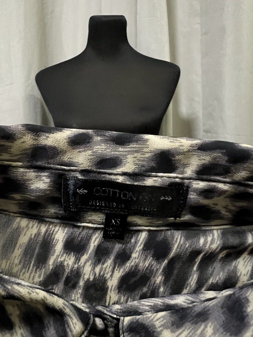 Leopard print button down blouse (Category: Longsleeves) located in Las Pinas. Submitted by jilanah (Listing ID 1467332218, Image 2). Description: .
