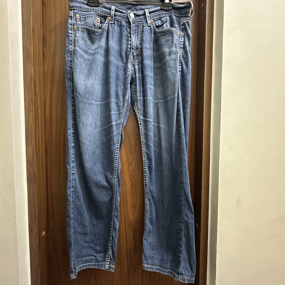 Levi Strauss 505 Denim Jeans (Category: Jeans) located in Makati City. Submitted by xo.thrifty (Listing ID 1467344921, Image 2). Description: kindly self authenticate for this item Waist: 29 Length: 38 inches .