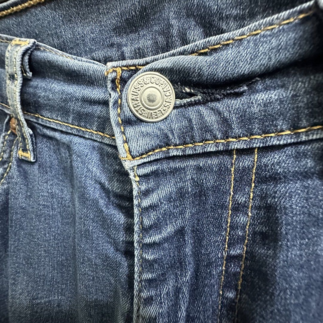 Levi Strauss 505 Denim Jeans (Category: Jeans) located in Makati City. Submitted by xo.thrifty (Listing ID 1467344921, Image 3). Description: kindly self authenticate for this item Waist: 29 Length: 38 inches .