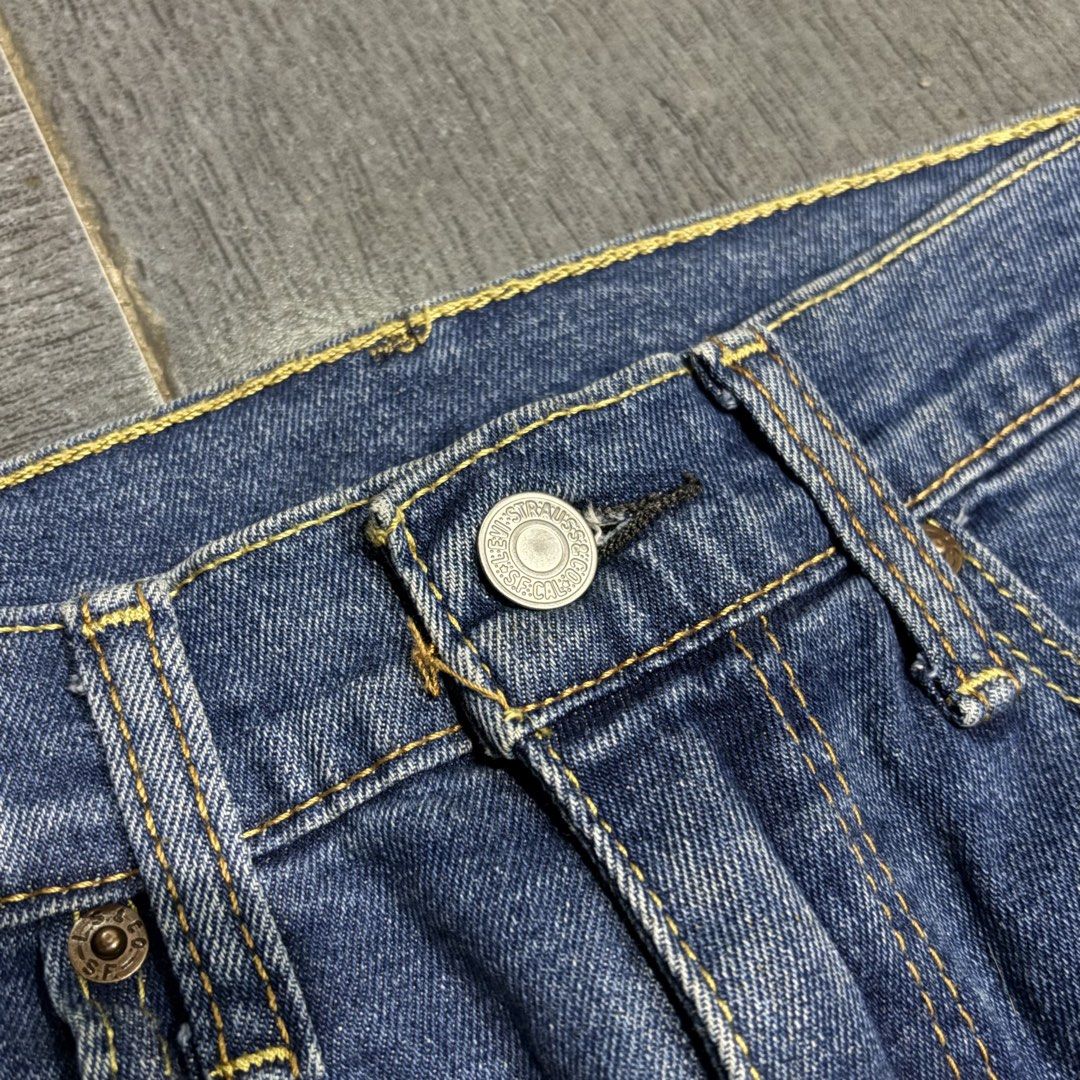 LEVI STRAUSS & CO. (Category: Jeans) located in Manila. Submitted by kentjoshua051306 (Listing ID 1467196131, Image 2). Description: 📌 AUTHENTIC 📌 EXCELLENT CONDITION 📌 COMPLETE TAG 📌 NO ISSUE 📐 DIMES : - WAIST : 30 - RISE : 10 - HIPS : 39 - OUTSEAM : 40.5 - INSEAM : 31.5 🚚 PICKUP / J&T 📍 OZAMIS CITY, MISAMIS UNIVERSITY.