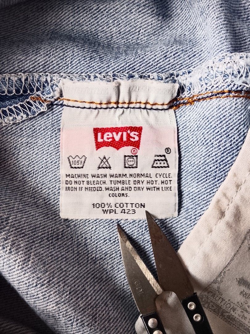 LEVIs 501 •vintage 2005 (Category: Jeans) located in Batangas. Submitted by 68.thrifts (Listing ID 1467224191, Image 3). Description: size: 32 x 40 -vintage.