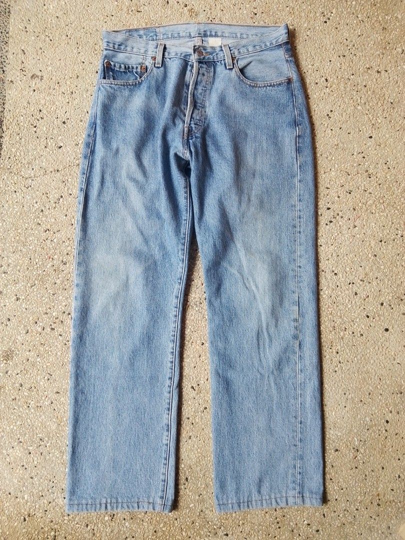 LEVIs 501 •vintage 2005 (Category: Jeans) located in Batangas. Submitted by 68.thrifts (Listing ID 1467224191, Image 1). Description: size: 32 x 40 -vintage.