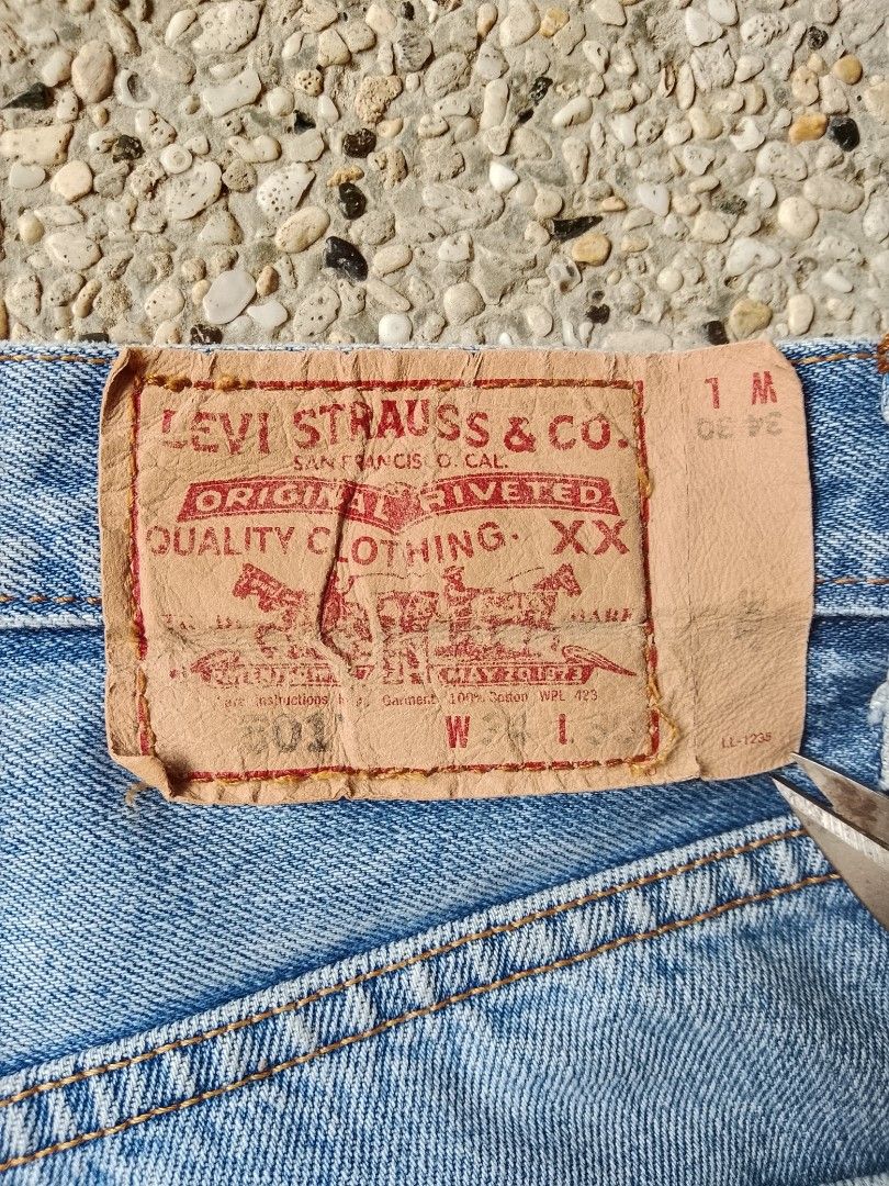 LEVIs 501 •vintage 2005 (Category: Jeans) located in Batangas. Submitted by 68.thrifts (Listing ID 1467224191, Image 2). Description: size: 32 x 40 -vintage.