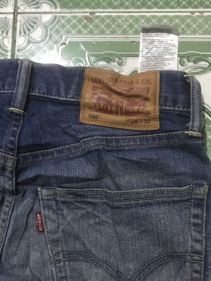 Levi’s 502 Straight Cut Denim Pants (Category: Jeans) located in Bulacan. Submitted by bleue.finds (Listing ID 1467326941, Image 3). Description: Levi’s Straight Cut Denim Pant 30-31 - waist 39 - length 7’4 - hem as new need wash good condition no major issues.