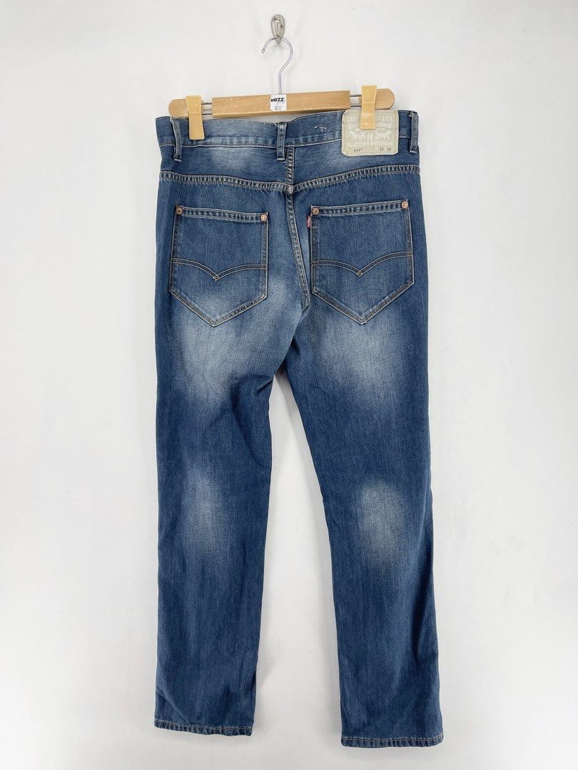 Levis 511 Slim Medium Denim Blue Wash Jeans Pants (Category: Jeans) located in Manila. Submitted by buzz.garments (Listing ID 1467356408, Image 1). Description: Size: 33” on tag Dimensions(inches) - Waist/Width: 33” - Hip: 21” - Front Rise: 10” - Thigh: 11” - Inseam: 31” - Outseam/Length: 40” - Leg Opening: 7” - color may vary due to lighting. please manage your expectations-minimal and unseen flaws must be considered..