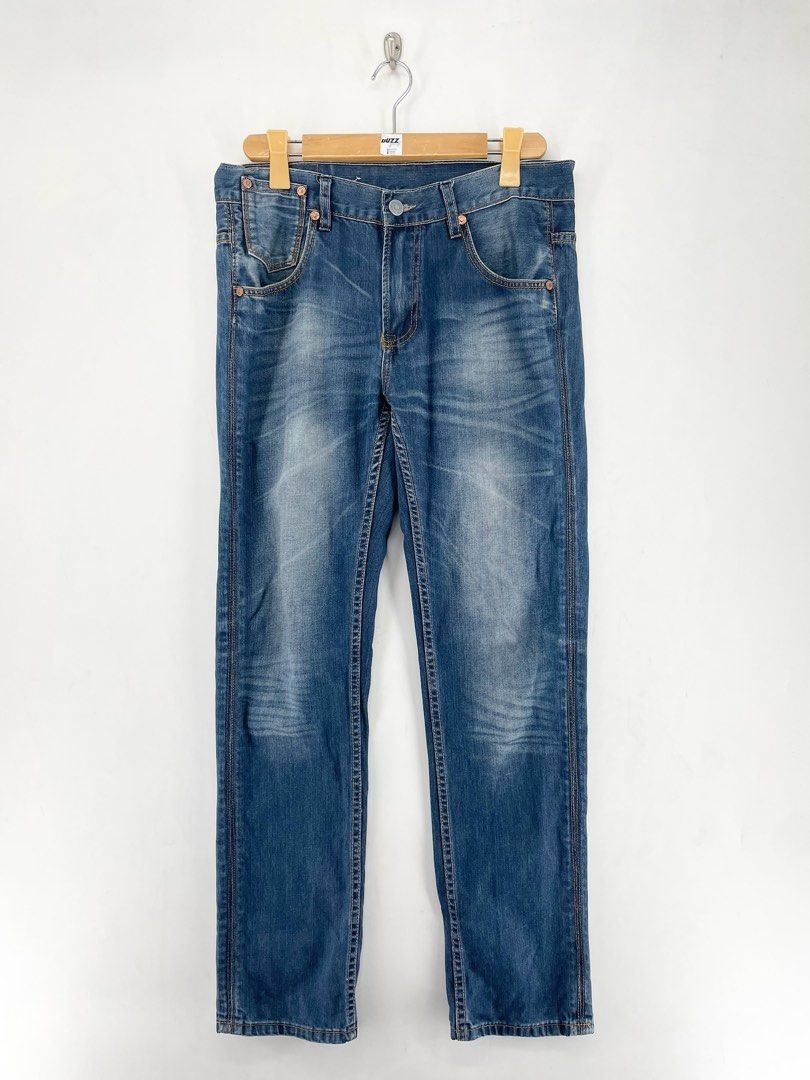 Levis 511 Slim Medium Denim Blue Wash Jeans Pants (Category: Jeans) located in Manila. Submitted by buzz.garments (Listing ID 1467356408, Image 2). Description: Size: 33” on tag Dimensions(inches) - Waist/Width: 33” - Hip: 21” - Front Rise: 10” - Thigh: 11” - Inseam: 31” - Outseam/Length: 40” - Leg Opening: 7” - color may vary due to lighting. please manage your expectations-minimal and unseen flaws must be considered..