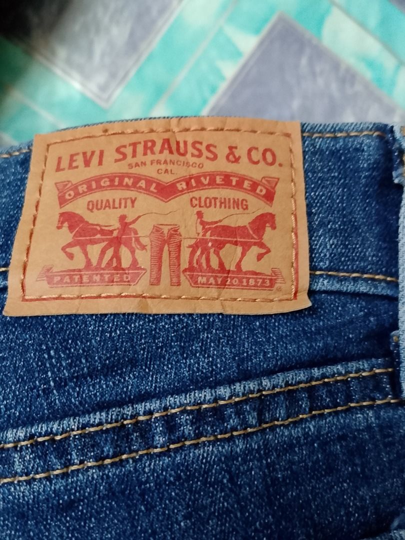 Levis Original 711 Skinny Ankle 26 (Category: Jeans) located in Caloocan City. Submitted by bhigz999 (Listing ID 1467211530, Image 3). Description: Levi's Skinny Ankle 26 women's Jeans Production date- CW-2819 Standard size: W26/27 Asian and International Sizing 160/66A Hip-91cm.