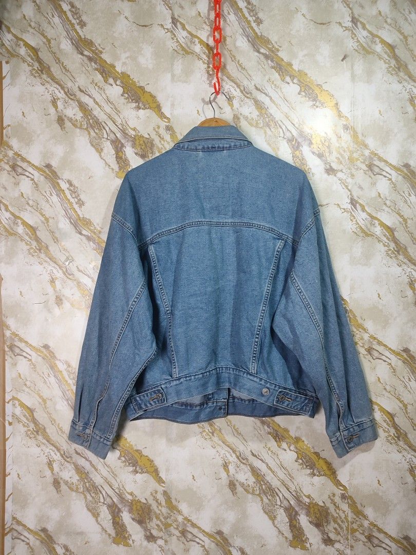 Levi's Premium Denim Trucker Jacket Size L (Category: Coats, Jackets and Outerwear) located in Cabuyao City. Submitted by jederama (Listing ID 1467271992, Image 2). Description: LEVIS - LIGHT WASH DENIM TRUCKER JACKET SIZE : LARGE ON TAG WIDTH - 23.5 LENGTH - 24 EXCELLENT CONDITION NO ISSUE / NO FLAWS AUTHENTIC 💯 1,500 + SHIPPING FEE.