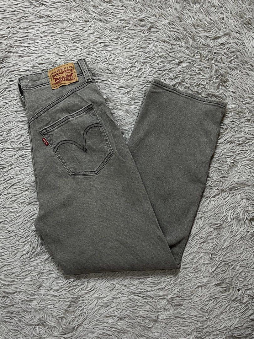Levi’s Ribcage Straight Ankle (Category: Jeans) located in Dipolog. Submitted by krstnagnis98 (Listing ID 1467262962, Image 3). Description: Levi’s Ribcage Baggy Pants High waist Size 28 on tag fits 30-31 Stretch denim 39” L.