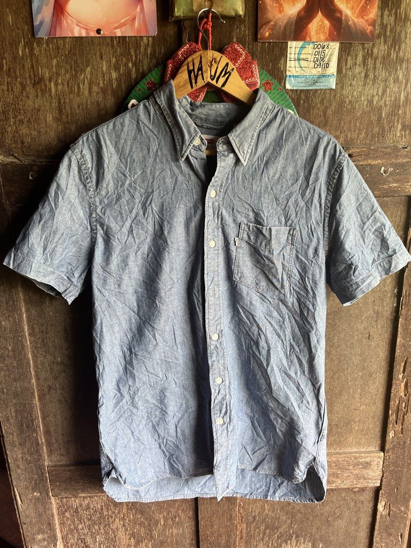 Levi’s short-sleeve chambray button-down shirt. (Category: Activewear) located in Manila. Submitted by james23t (Listing ID 1467314142, Image 1). Description: WANT TO SELL! Levi’s short-sleeve chambray button-down shirt. 21x29 Sobrang solid pa Excellent condition 🏷️.