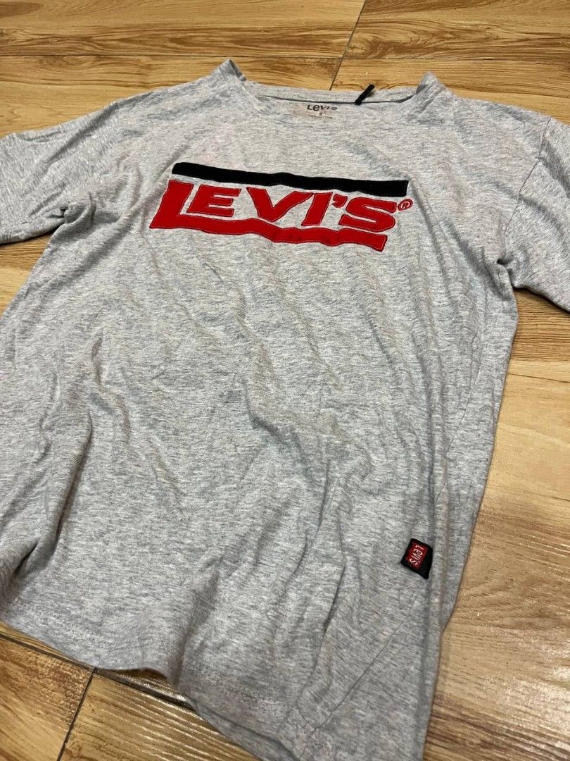 Levi's T shirt (Category: Shirts) located in Quezon City. Submitted by michypeachyy1 (Listing ID 1467341824, Image 2). Description: 250 plus shipping small to med size.