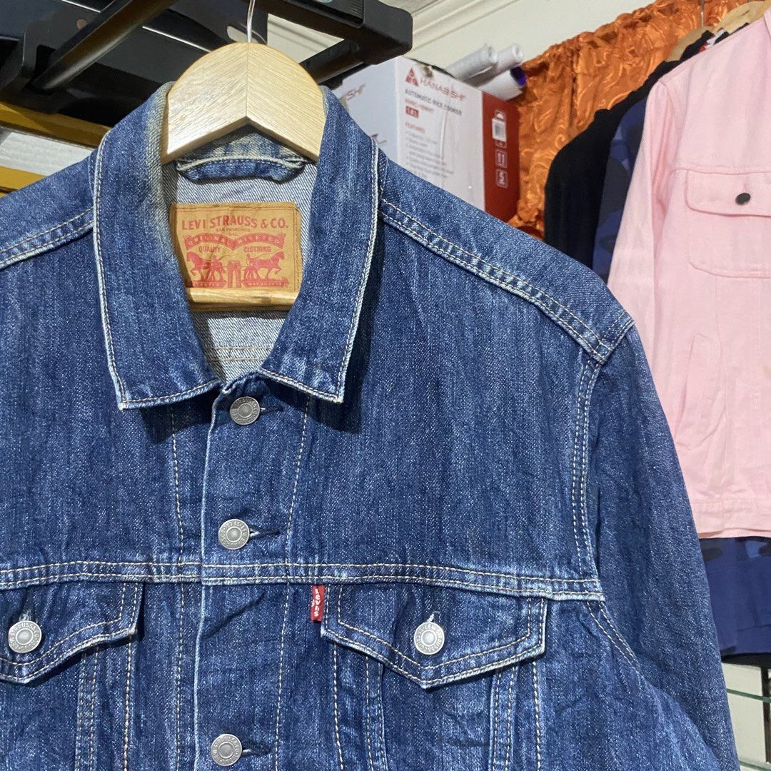 Levi’s Type-III Denim Trucker Jacket (Category: Coats, Jackets and Outerwear) located in Manila. Submitted by 4114thrifts.ph (Listing ID 1467349088, Image 2). Description: Item Name: Levi’s Type-III Denim Trucker Jacket (Details) • Size: XL on tag • Dimes: 23x27 • Color Rate: 9.2/10 • Issue/s: Sign of Usage & Need Wash Mine: 1,550 Free Shipping 📥 Dasmariñas City, Cavite, 4114📍.