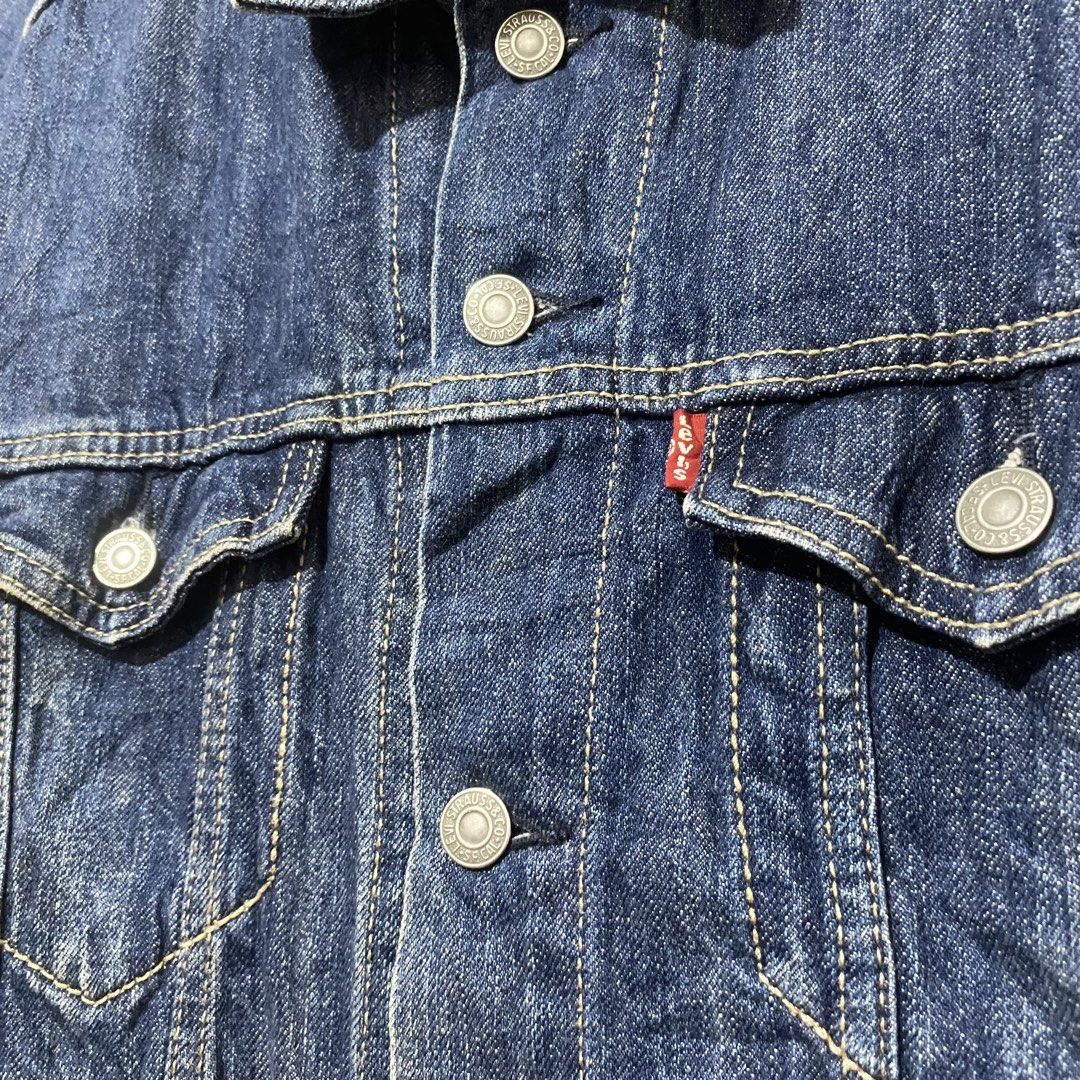 Levi’s Type-III Denim Trucker Jacket (Category: Coats, Jackets and Outerwear) located in Manila. Submitted by 4114thrifts.ph (Listing ID 1467349088, Image 3). Description: Item Name: Levi’s Type-III Denim Trucker Jacket (Details) • Size: XL on tag • Dimes: 23x27 • Color Rate: 9.2/10 • Issue/s: Sign of Usage & Need Wash Mine: 1,550 Free Shipping 📥 Dasmariñas City, Cavite, 4114📍.