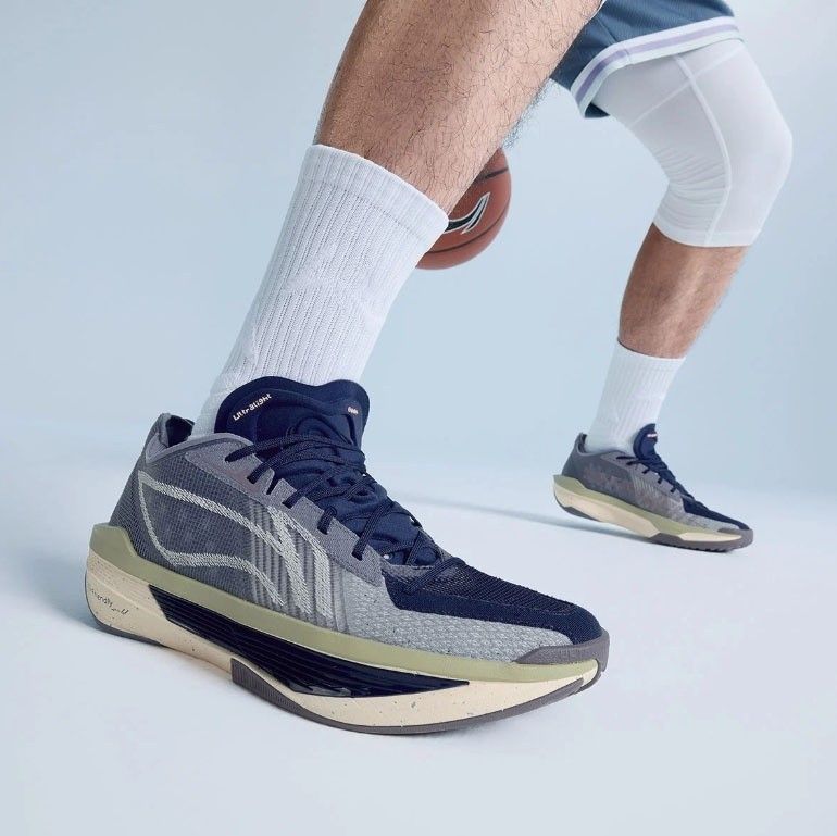 Li Ning Ultra Light (Category: Sneakers) located in Makati City. Submitted by rn1vg (Listing ID 1467343918, Image 2). Description: Rush Sale.. Repriced 2999 pesos nalang fix.. Li ning Ultra Light Brandnew Size 13 US Bargain Sale price 2999 pesos nalang fix One of the Best and Lightest Li ning Basketball Shoes Available Pls like and follow our fb page Lucky 13 footwear Thank you Makati area pick up or lalamove Pm for inquiries.