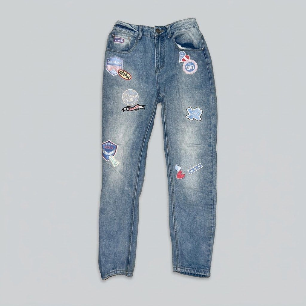 Light Wash Denim Jeans with Patches (Category: Jeans) located in Marikina City. Submitted by prelovedbydee. (Listing ID 1467351487, Image 1). Description: - style: street style straight leg jeans - fit: mid-rise - tag size can negotiate ☺️.