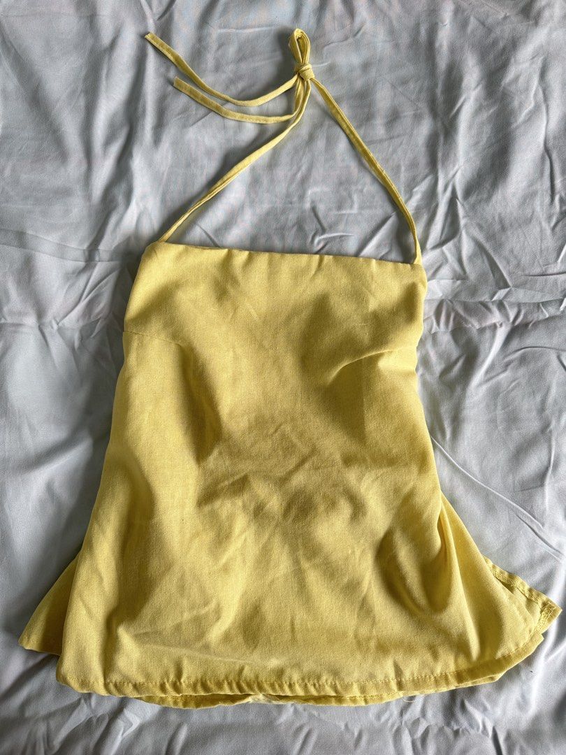 Linen Backless Top (Category: Sleeveless) located in Batangas. Submitted by vybxx (Listing ID 1467179269, Image 1). Description: No when worn since its too small for me MY BODY FRAME (S-M) Bust - 34A Waist - 27 Height - 5'2 Ship via J&T + 80 sf Location: Batangas City.
