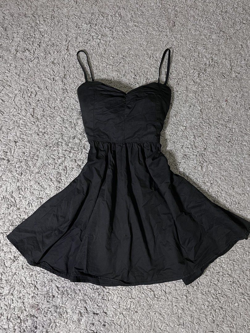 little black dress (Category: Dresses) located in Davao. Submitted by fromadollscloset (Listing ID 1467295203, Image 2). Description: [READ MY BIO FIRST!] ⭐️ description ⭐️ - simple lbd! - material: cotton - corset on the back, zip on the side - ruched at the chest area ⭐️ other deets ⭐️ - for meet-up: around roxas area - for delivery/shipping: s/df will be shouldered by the buyer! .