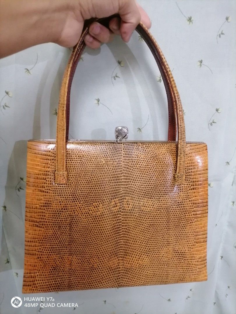 Lizard Skin Hand Bag (Category: Clutches) located in Naga. Submitted by mrwisethrifter (Listing ID 1467208561, Image 1). Description: .