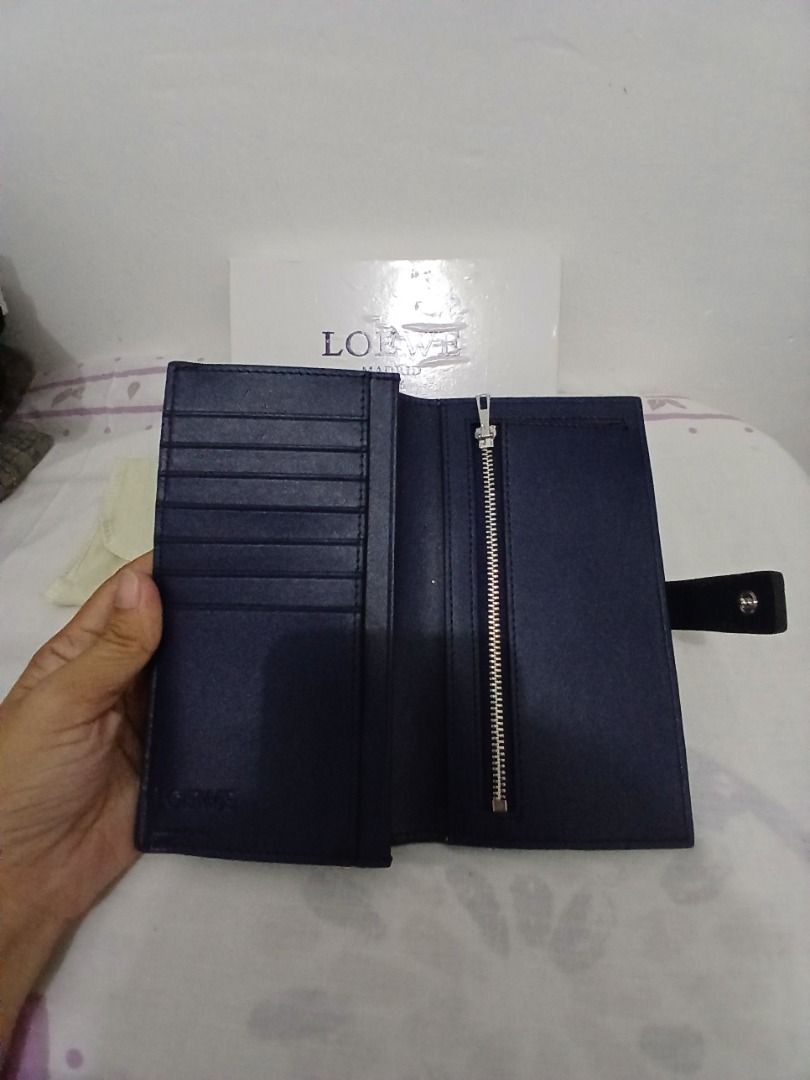 LOEWE Anagram Long Bifold Wallet (Category: Luxury Bags & Wallets) located in Las Pinas. Submitted by niela09 (Listing ID 1467192551, Image 3). Description: ✨ Authentic LOEWE Long Wallet — Complete Set with Box, Dust Bag & Card ✨ 📝 Description: ✅ 100% Authentic LOEWE Long Wallet Color: Navy Blue with Brown Anagram Tab Made in Spain 🇪🇸 🎁 COMPLETE SET INCLUDES: ✅ Original LOEWE Box ✅ Authenticity Card ✅ Original Dust Bag ✅ Everything in the pho