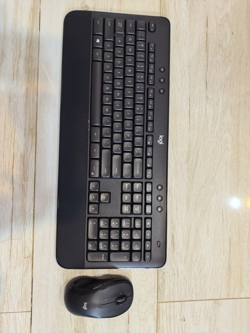 Logitech Bluetooth Keyboard and Mouse (Category: Computer Keyboard) located in Taguig. Submitted by ariasclosetph (Listing ID 1467187685, Image 1). Description: .