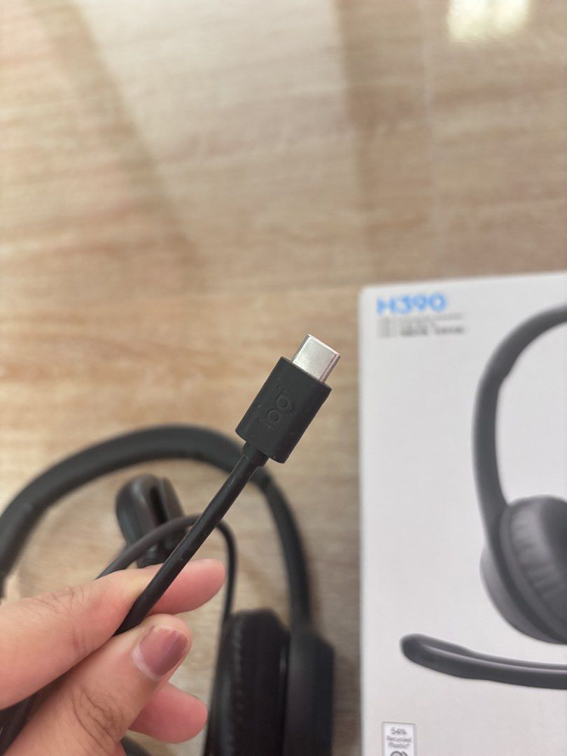 Logitech H390 USB-C (Category: Headphones & Headsets) located in Cabuyao City. Submitted by mxpnzin (Listing ID 1467177770, Image 3). Description: Logitech H390 RFS : Decluttering.