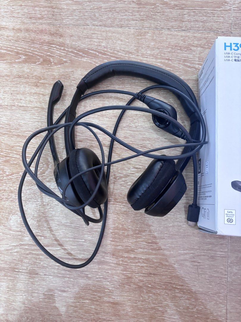 Logitech H390 USB-C (Category: Headphones & Headsets) located in Cabuyao City. Submitted by mxpnzin (Listing ID 1467177770, Image 2). Description: Logitech H390 RFS : Decluttering.