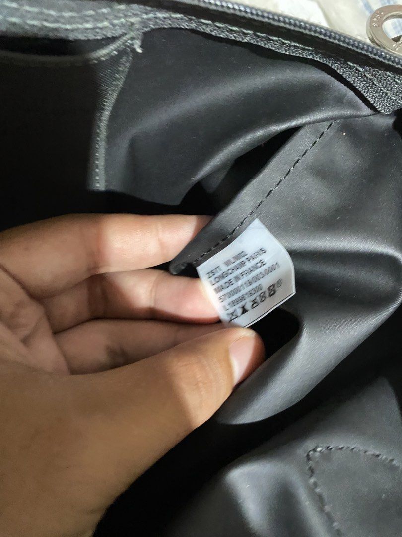 LONG CHAMP (Category: Shoulder Bags) located in Manila. Submitted by rcvnt (Listing ID 1467291795, Image 3). Description: excellent sign of usage.