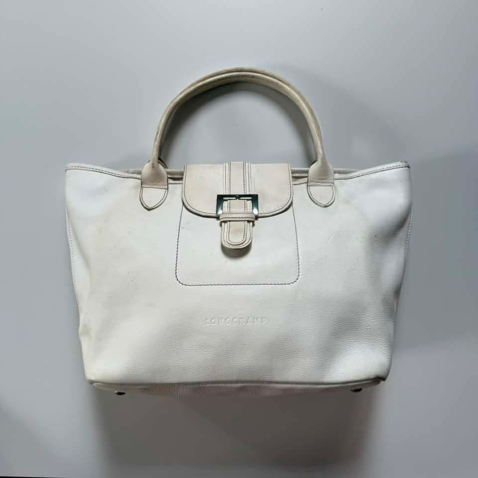 Long champ mailbox bag (Category: Shoulder Bags) located in Iligan City. Submitted by vintgbags (Listing ID 1467176829, Image 2). Description: All details are posted Condition is Good. Open for negotiable sent your offer..