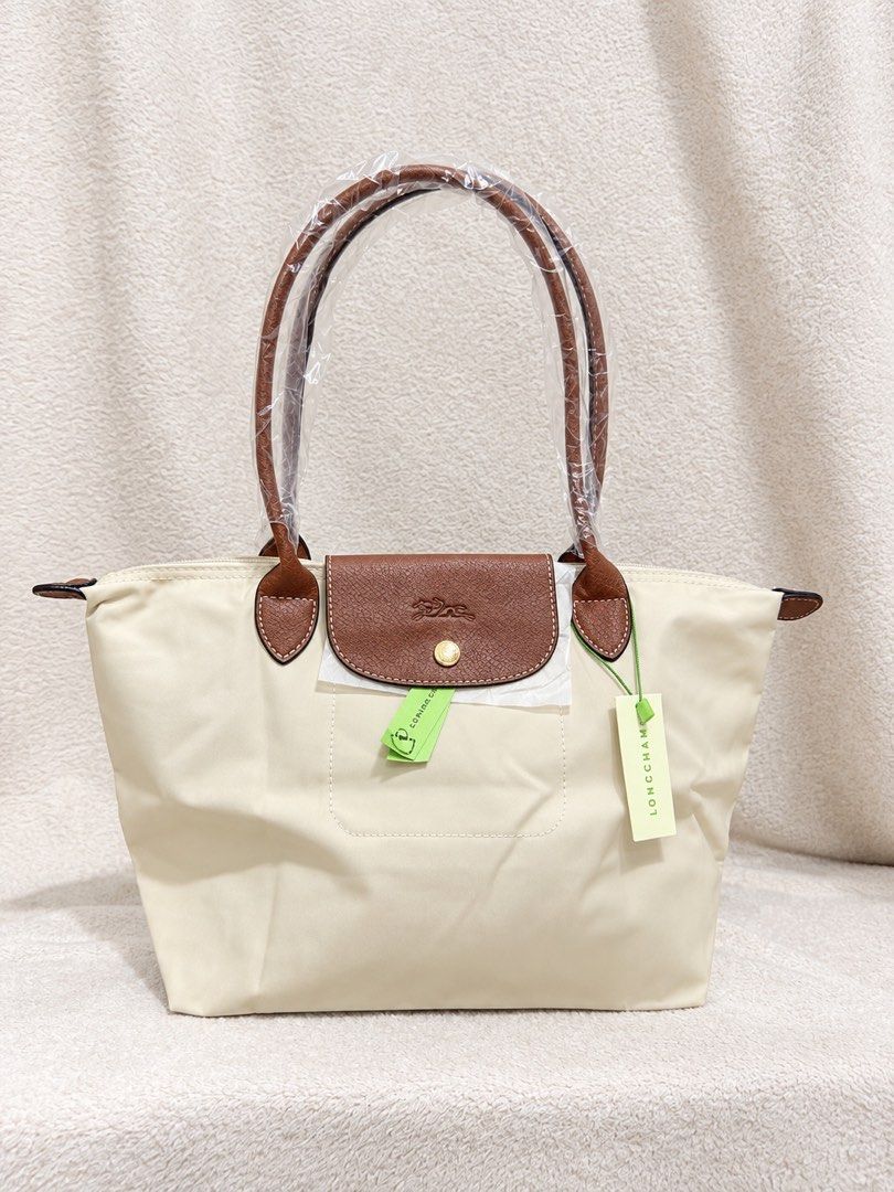 Long Champ Medium (Category: Shoulder Bags) located in Manila. Submitted by justmineph (Listing ID 1467344540, Image 3). Description: • 100% made in Vietnam • premium quality & same material as original • comes with paper bag • available in navy blue and cream color.