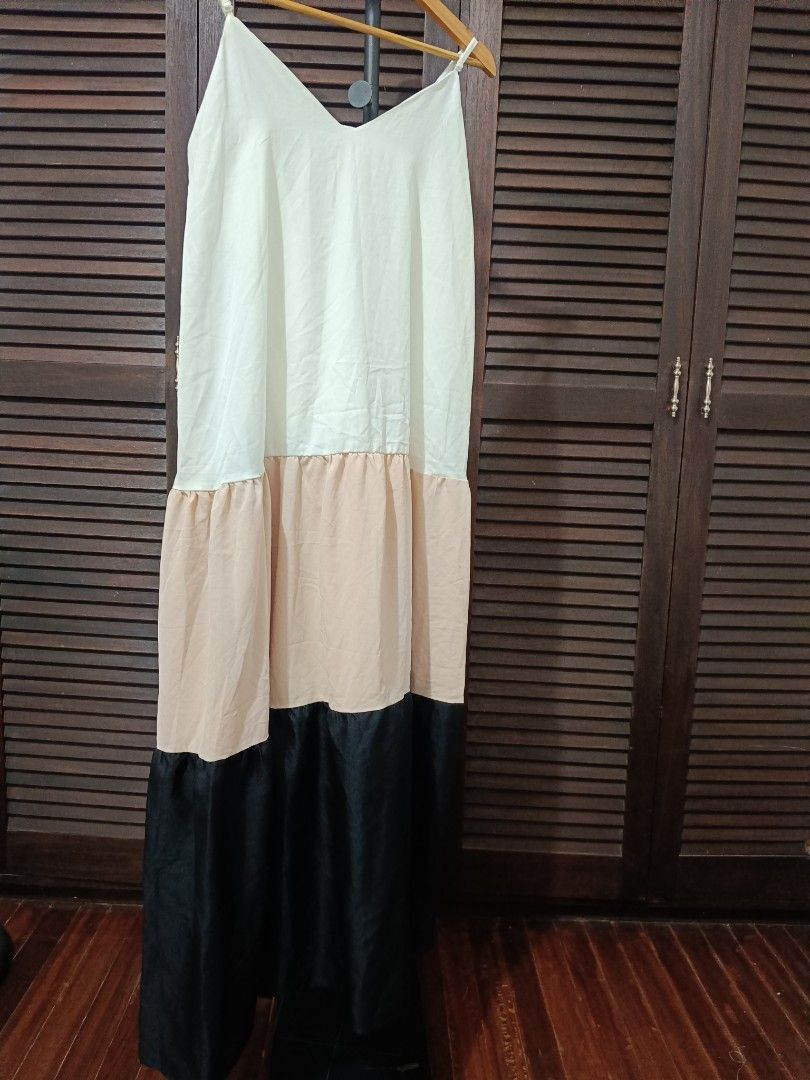 Long dress tricolor (Category: Dresses) located in Manila. Submitted by byjrb (Listing ID 1467192707, Image 1). Description: 🛍️ Brand-new items from SHEIN, Emery Rose, Zaful & more! Size : Large to XXL sobrang ganda nito 😍 📦 Shipping: LBC / J&T / Lalamove 💸 MOP: GCash / BPI only DM for inquiries! 💌.