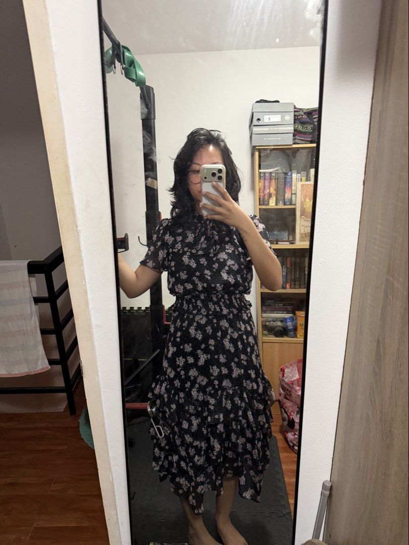 Long Floral Black Dress (Category: Dresses) located in Quezon City. Submitted by krtstn (Listing ID 1465802247, Image 3). Description: .