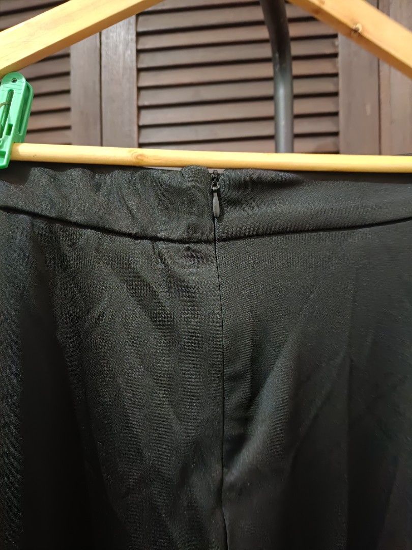 Long Skirt (Category: Dresses) located in Manila. Submitted by byjrb (Listing ID 1467359407, Image 2). Description: 🛍️ Brand-new items from SHEIN, Emery Rose, Zaful & more! Size : Size 34 (malambot, makapal) shala pagsuot 📦 Shipping: LBC / J&T / Lalamove 💸 MOP: GCash / BPI only DM for inquiries! 💌.