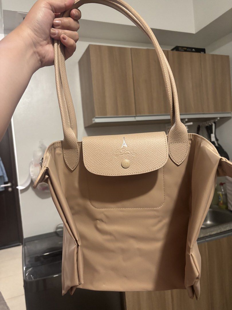 LONGCHAMP LE PLIAGE LARGE WITH PARIS STAMP (Category: Tote Bags) located in Pasig City. Submitted by juuustmycloset (Listing ID 1467304589, Image 1). Description: Fresh from paris with eiffel tower stamp. Unused. Large size le pliage longchamp RFS: different color preference. .